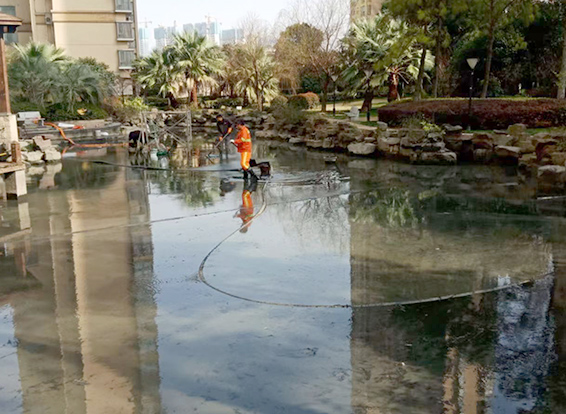 曾都景观池淤泥清理